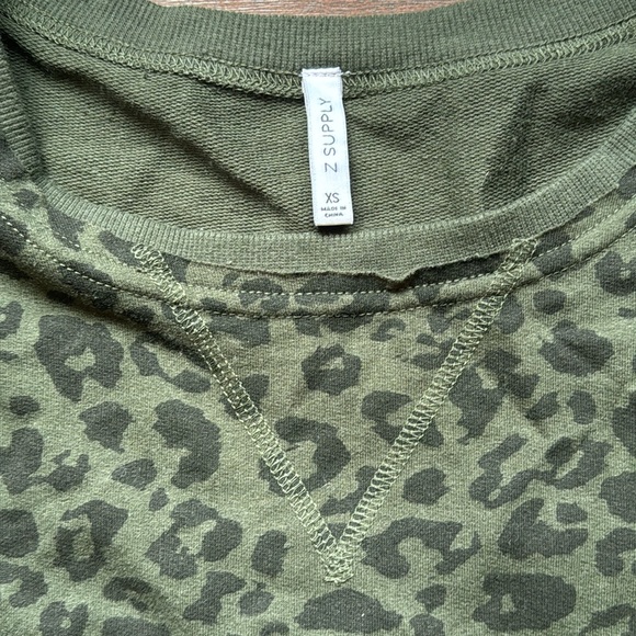 Z Supply Weekender - Green Leopard Print (Rosin) - Picture 5 of 7